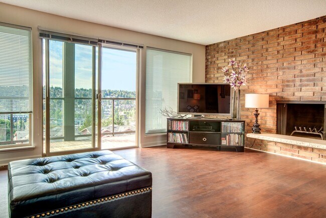 Fremont View  - 525 N Bowdoin Place