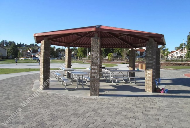 Photo - 523 Pioneer St