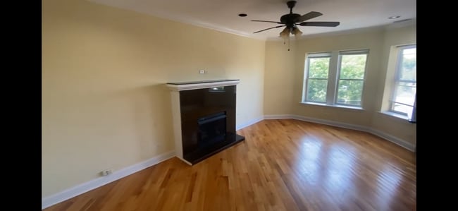 Photo - 6947 N Oakley Ave Unit 1