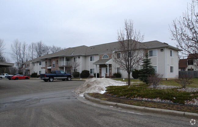 Pinewood Club Apartments - Pinewood Club Apartments
