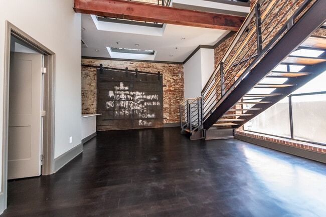 Building Photo - The Lofts at Empire Yard