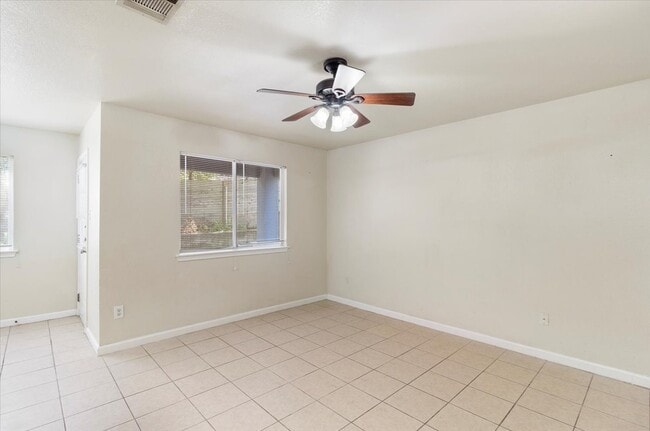 Photo - 887 Sagewood Trail