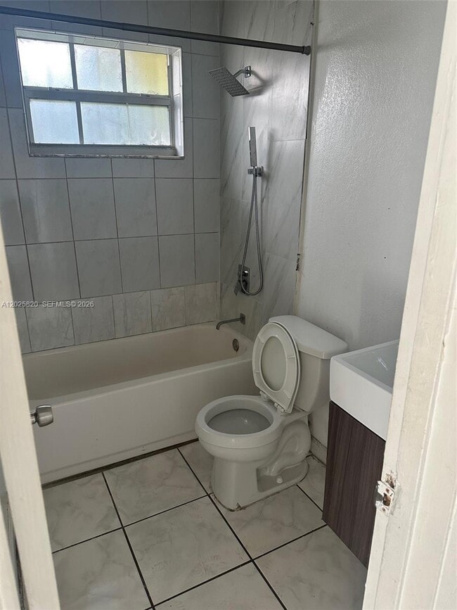 Photo - 7024 NW 6th Ave Unidad 1