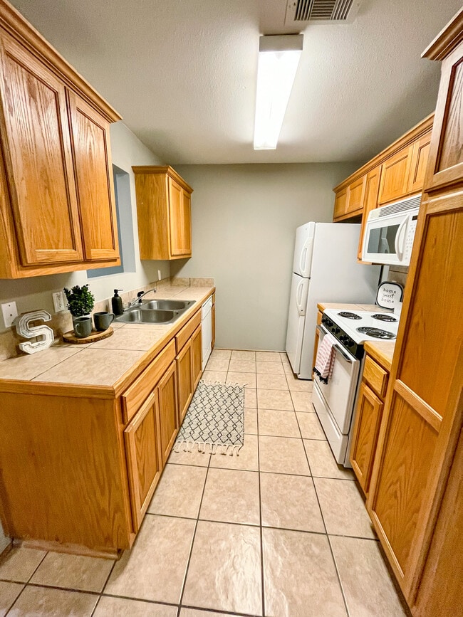 Building Photo - Lumberton on the Lake Rental