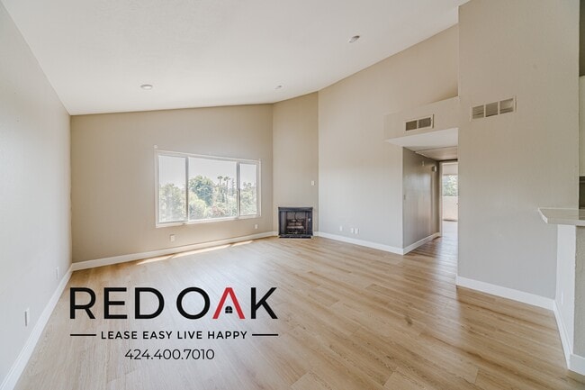 Photo - 14748 Burbank Blvd Unidad 305