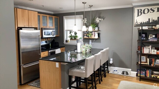 Building Photo - 207 W Canton St Unit 2 Rental