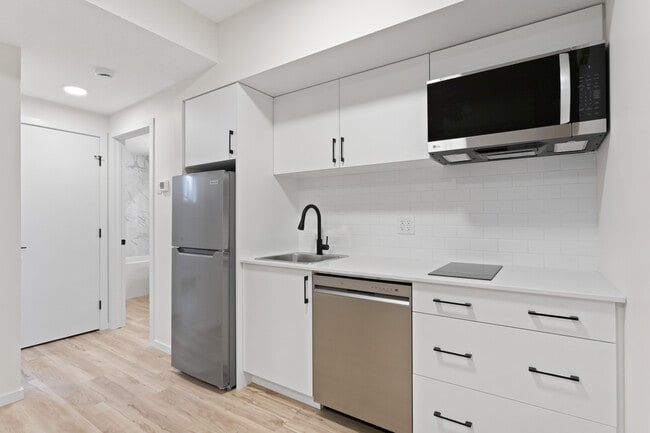 Building Photo - 11510-11587 87 St NW