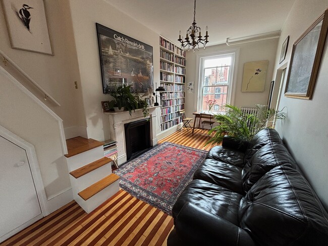 Photo - 167 Beacon St Unidad 10 Rental