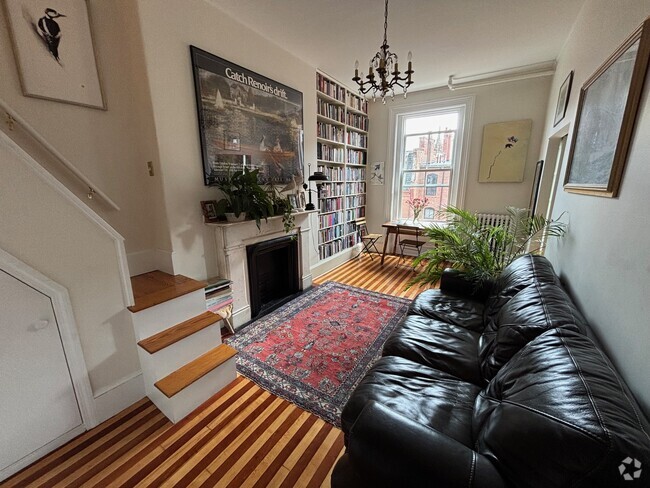 Building Photo - 167 Beacon St Unit 10 Rental