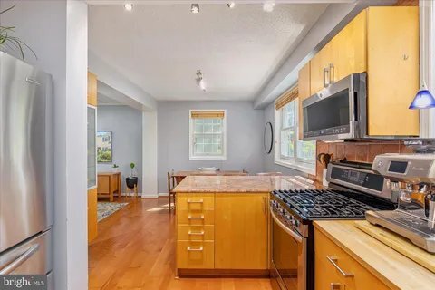 Photo - 103 N George Mason Dr