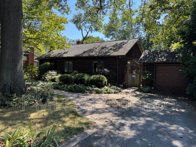 Photo - 711 Northwest Dr House
