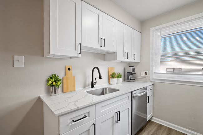 Building Photo - Winchester Walk - Roosevelt Rental