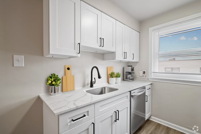 Building Photo - Winchester Walk - Roosevelt Rental