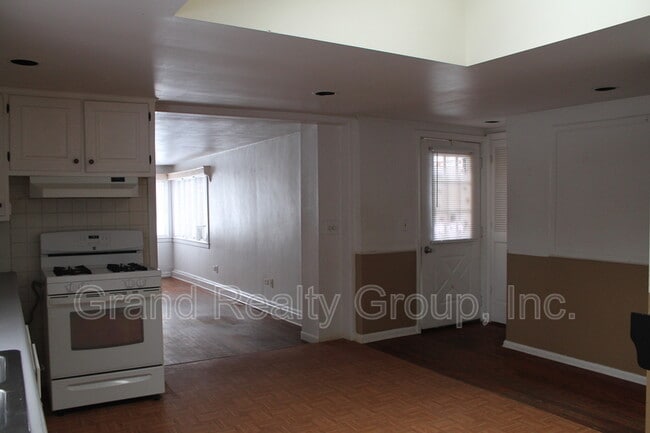Photo - 880 Ferndale St