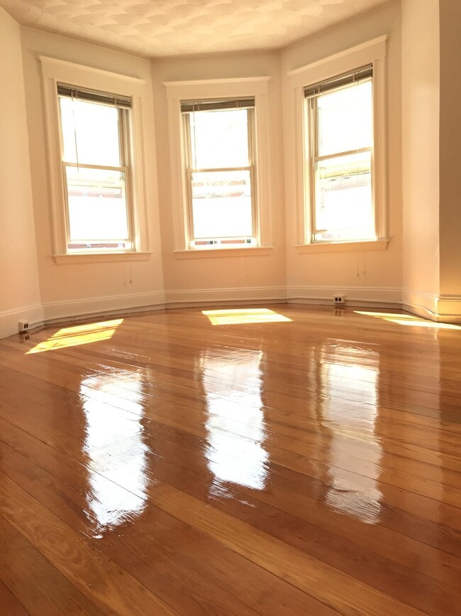 Building Photo - 268 Willow Ave Unit 7-bed Rental
