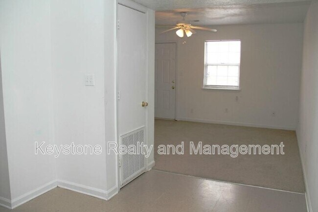 Photo - 1375 Thompsonville Ln