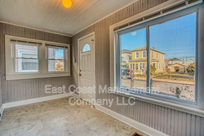 Photo - 214 Center St