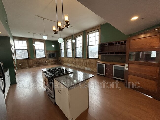 Building Photo - 28 Adams St Unit 308