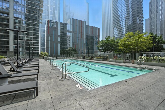 Photo - 332 E Wacker Dr