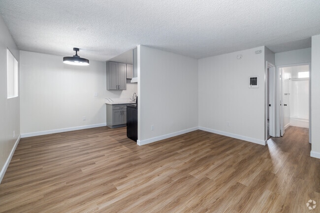 1BR, 1BA - 600SF - Living Room/Dining Room