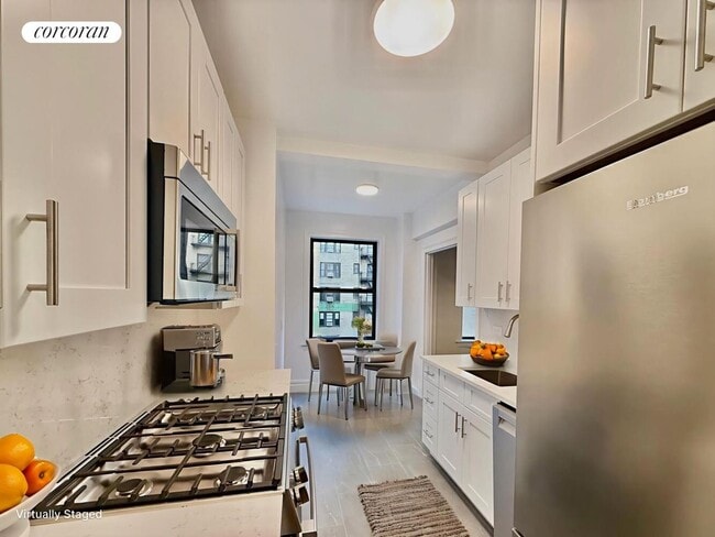 Photo - 210 E 68th St