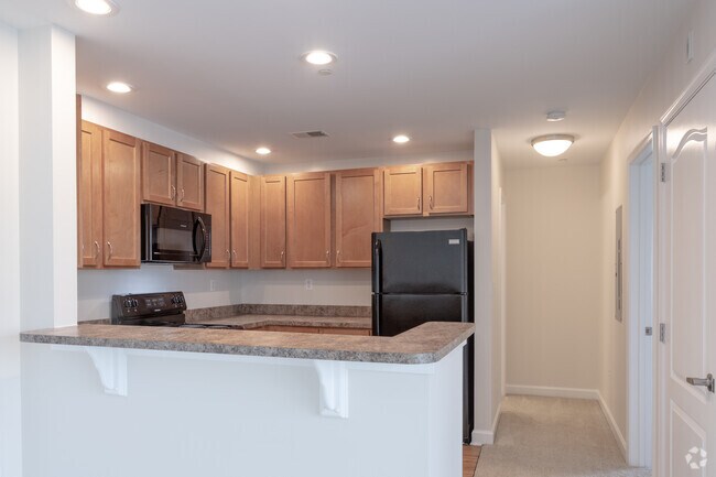 1BR, 1BA - 768 SF