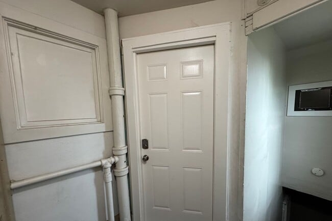 3935-3935A N 13th