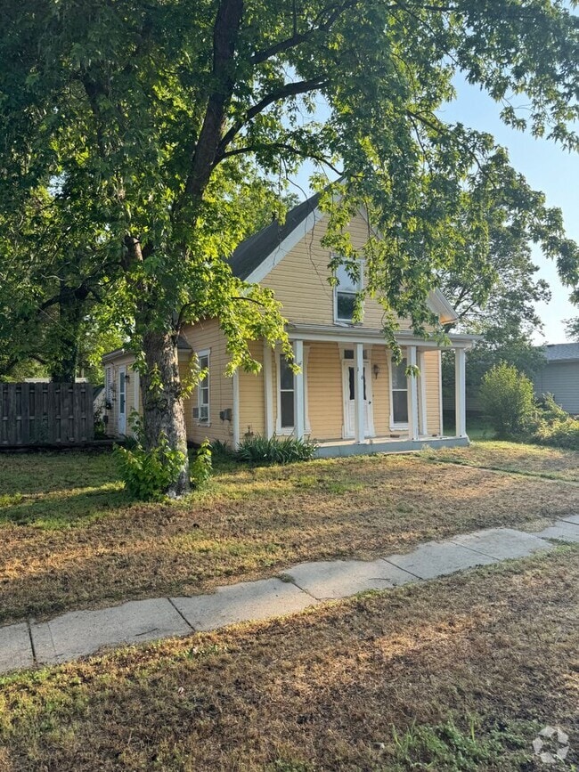 Building Photo - $795 - 2 bed 1 bath - Single Family Home