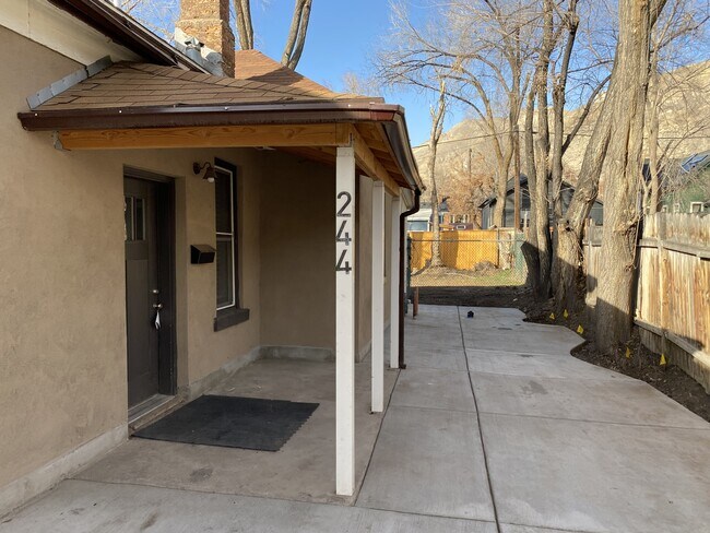 244 Fern Ave N