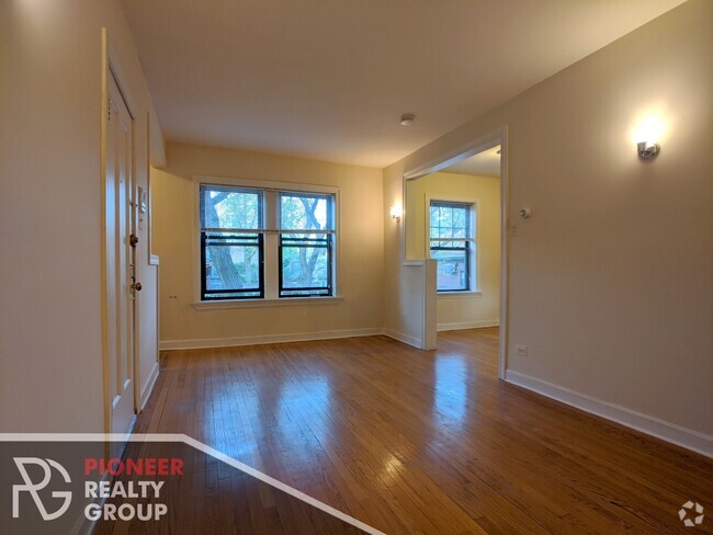 Building Photo - 2948 N Seminary Ave Unit #2948-1 Rental