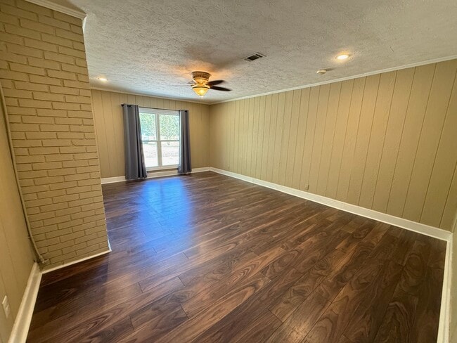Photo - 1097 Wolfe Rd