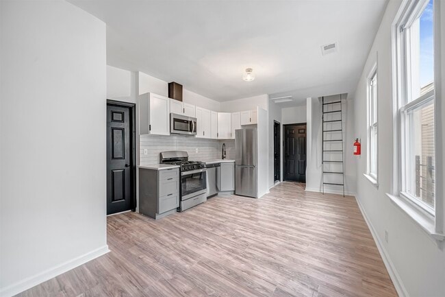 Building Photo - 160 Garfield Ave Unit 2F Rental