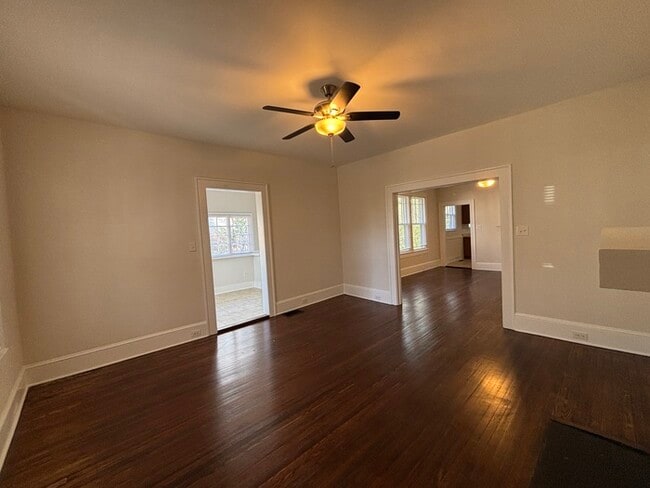 Photo - 2 Bedroom, 1.5 Baths Charming Bungalow located near Plaza Midwood