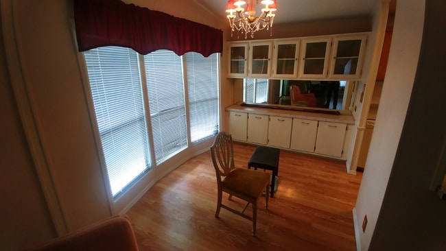 Photo - 5935 Camelot Dr N