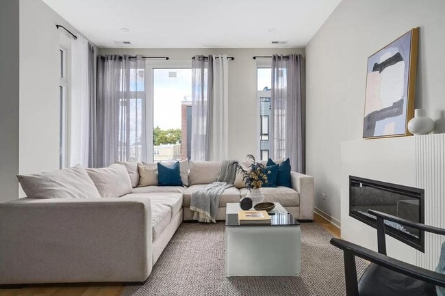 Building Photo - 2 bedroom in Chicago IL 60641 Unit 305 Rental