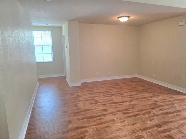 Photo - 603 N St