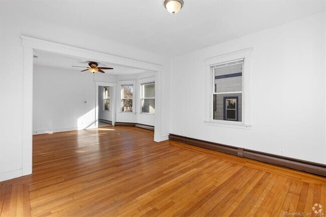 Building Photo - 35 Young St Unit 2 Rental