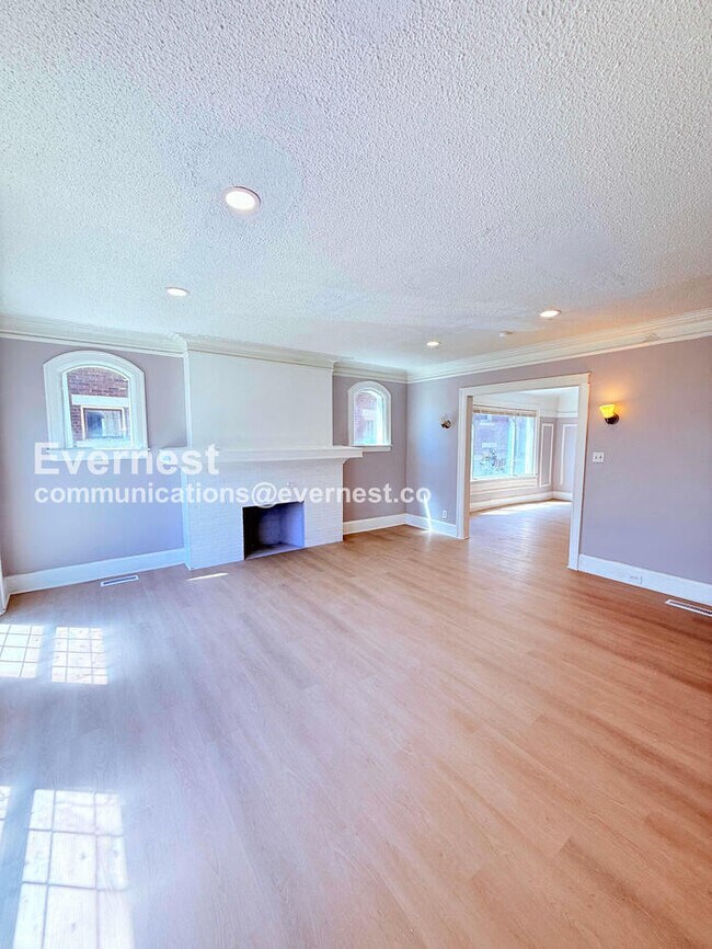 Photo - 2302 Hazelwood St Unit 1