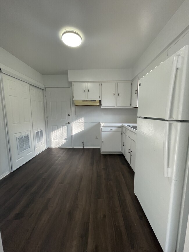 Photo - 255 Graham St