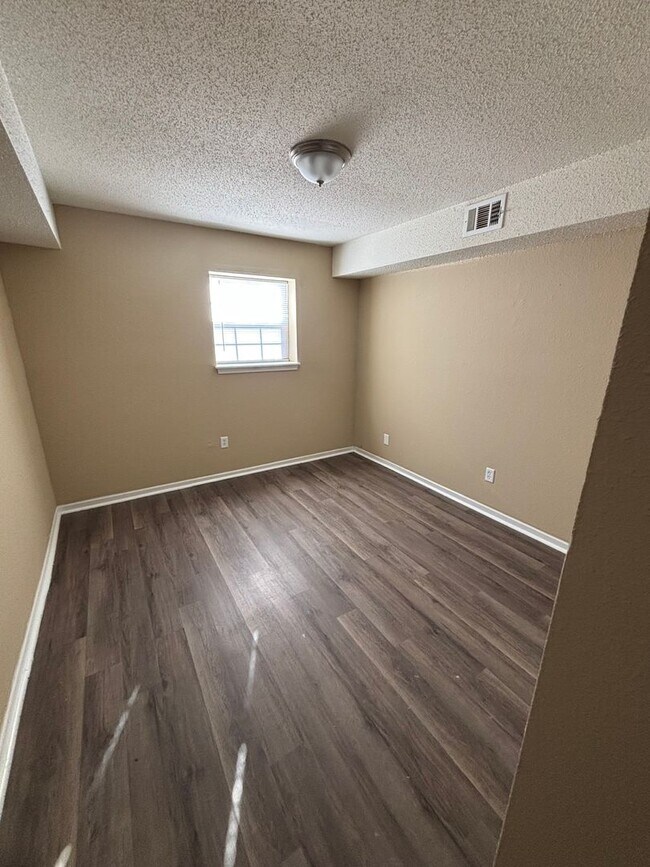 Photo - 2 Bedroom 1 bath Apartment