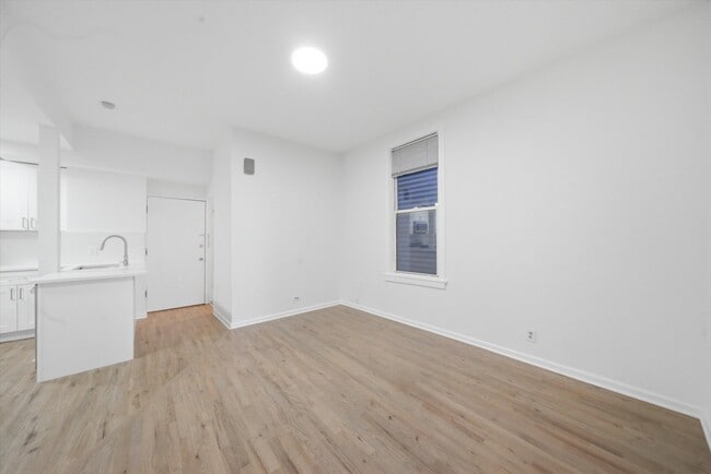 Photo - 3037 N Southport Ave Unit 2R