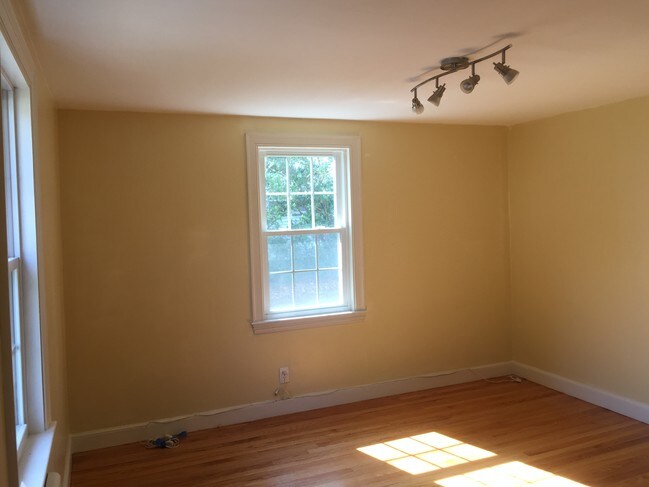 Photo - 40 Dunster Ln