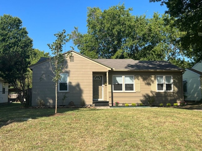 Building Photo - 3 bedroom near Riverside Parks Trail!!