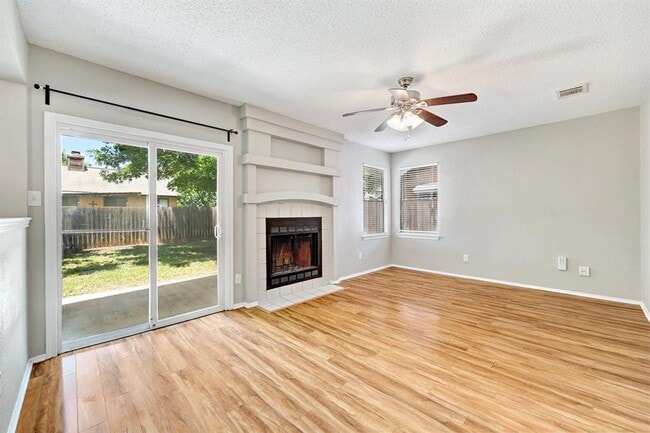 Photo - 2102 Bluebonnet Dr
