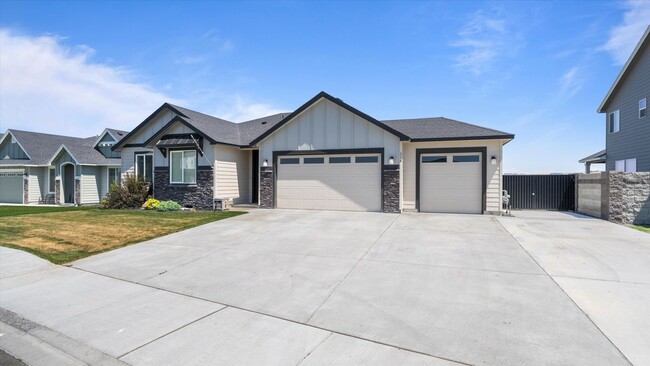 Photo - Move-In Ready West Richland Rental – 3-Car Garage, Fenced Yard, Hot Tub Included