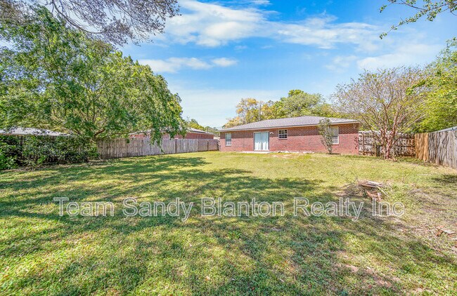 Photo - 5899 Gillum Rd