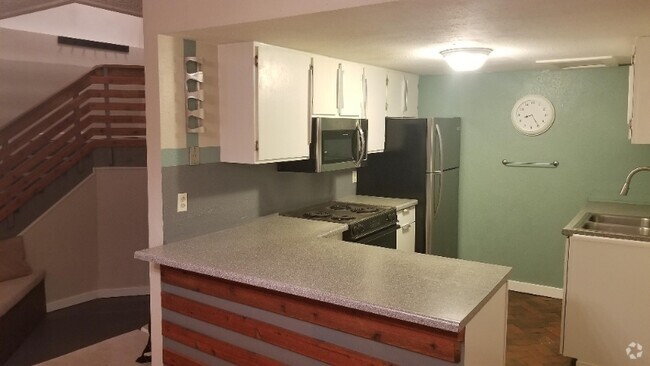Building Photo - 911 Fairview Blvd Rental