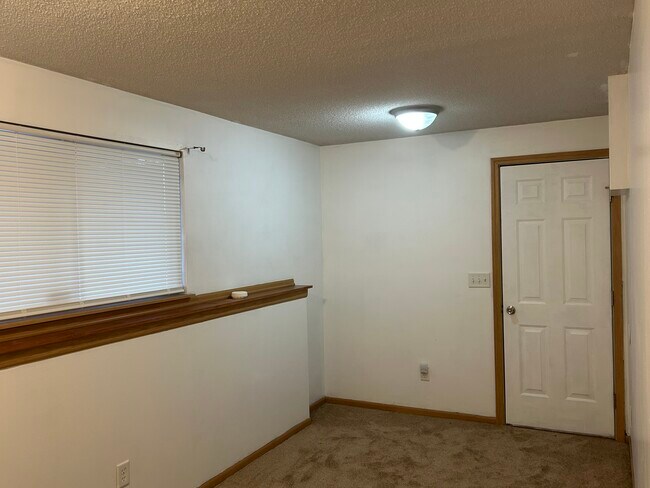 Photo - 707 Riess Ln