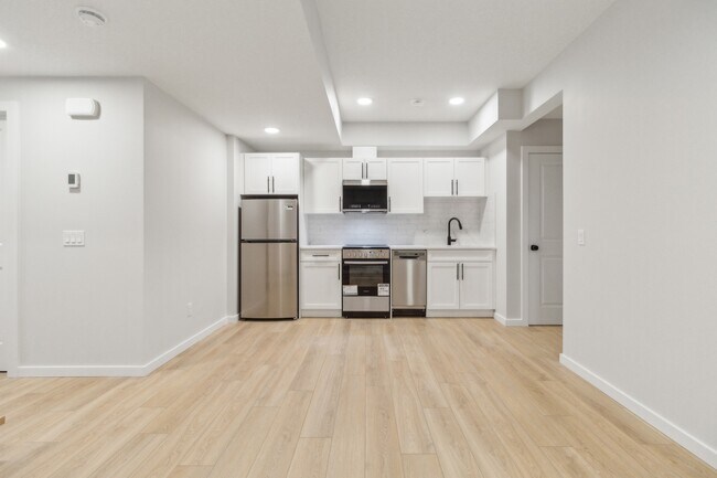 Photo - 21003-21025 25 Ave NW Unit Bsmt