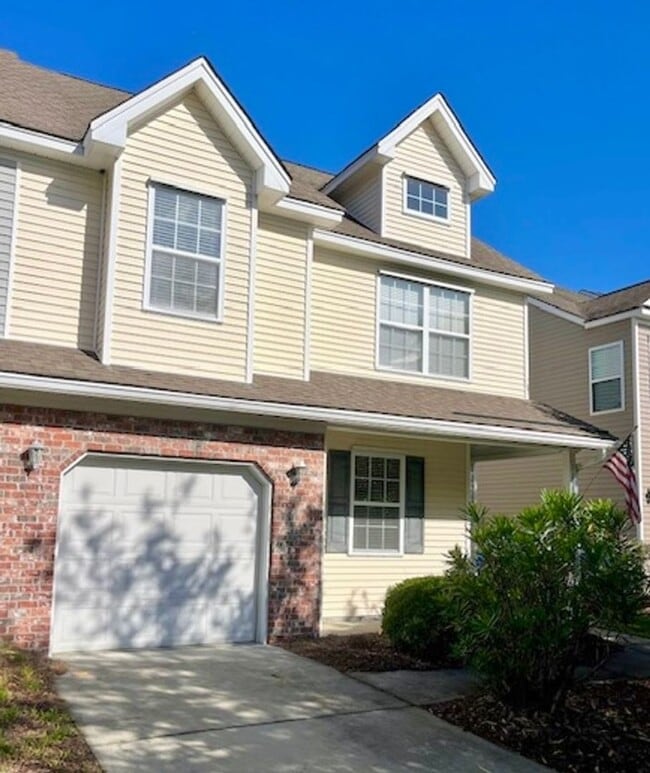 Building Photo - Spacious Move In Ready Townhome on Johns I...